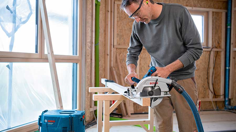 Scie circulaire manuelle professionnelle sans fil Biturbo GKS 18V-70 L Bosch Scie circulaire manuelle professionnelle sans fil Biturbo GKS 18V-70 L Bosch